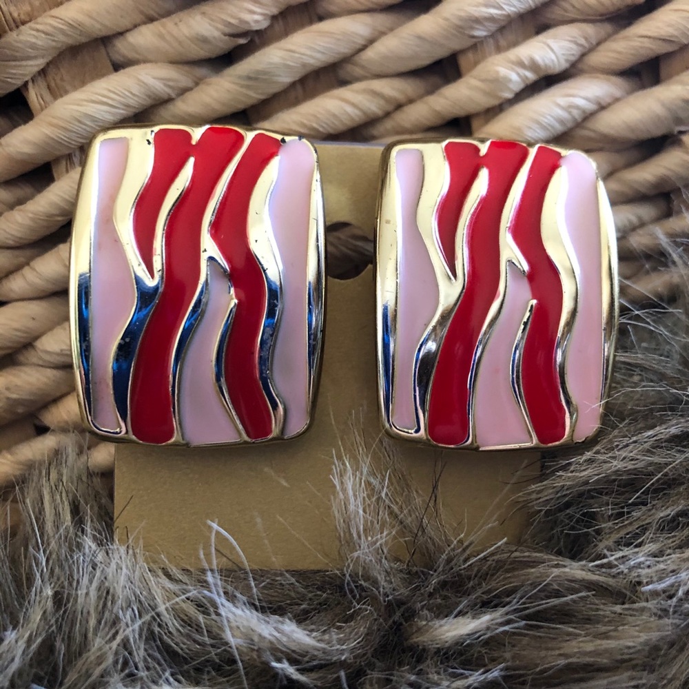 Vintage wavy pink/red statement clip earrings